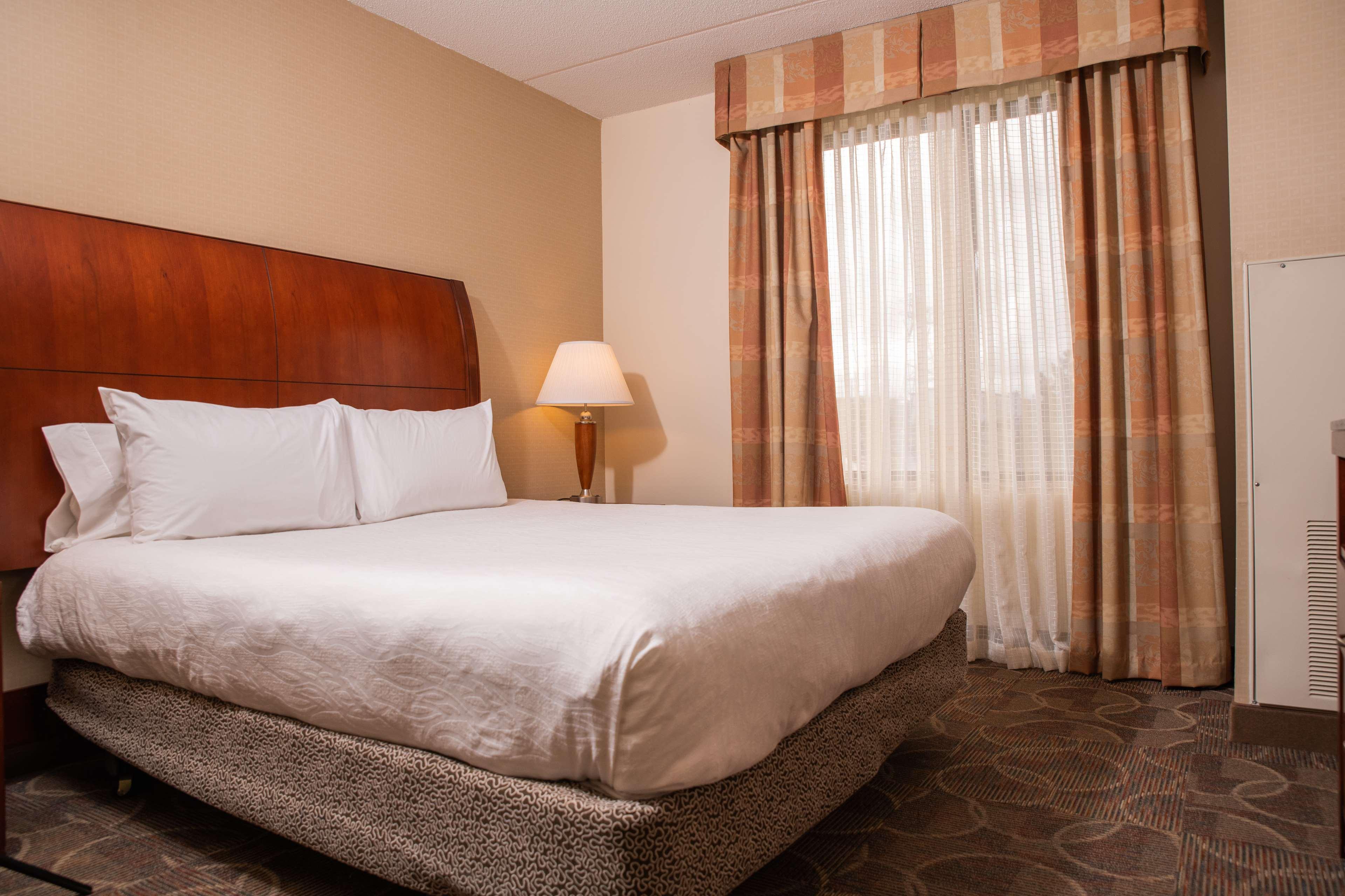 Hilton Garden Inn Erie Bagian luar foto