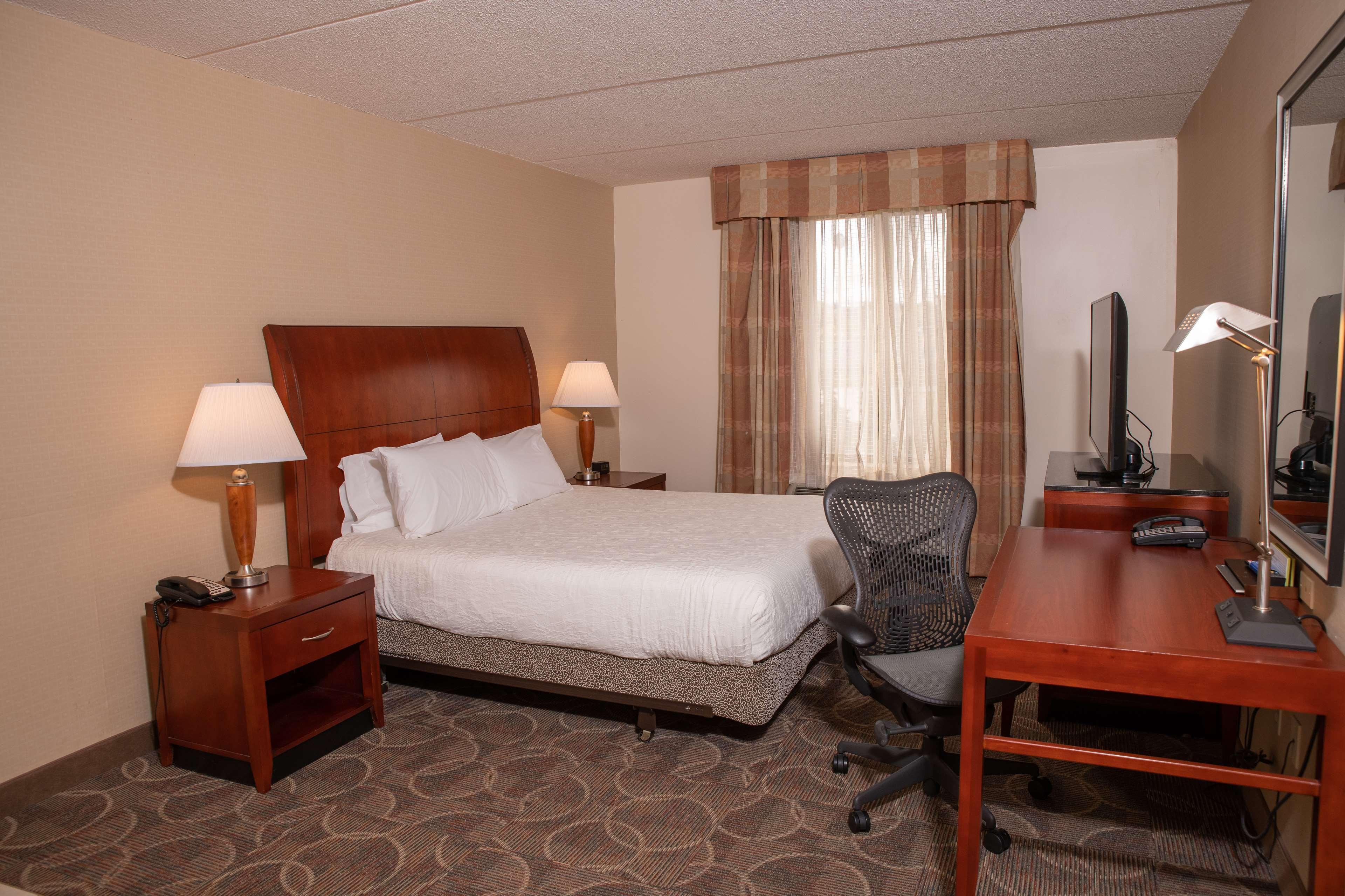 Hilton Garden Inn Erie Bagian luar foto