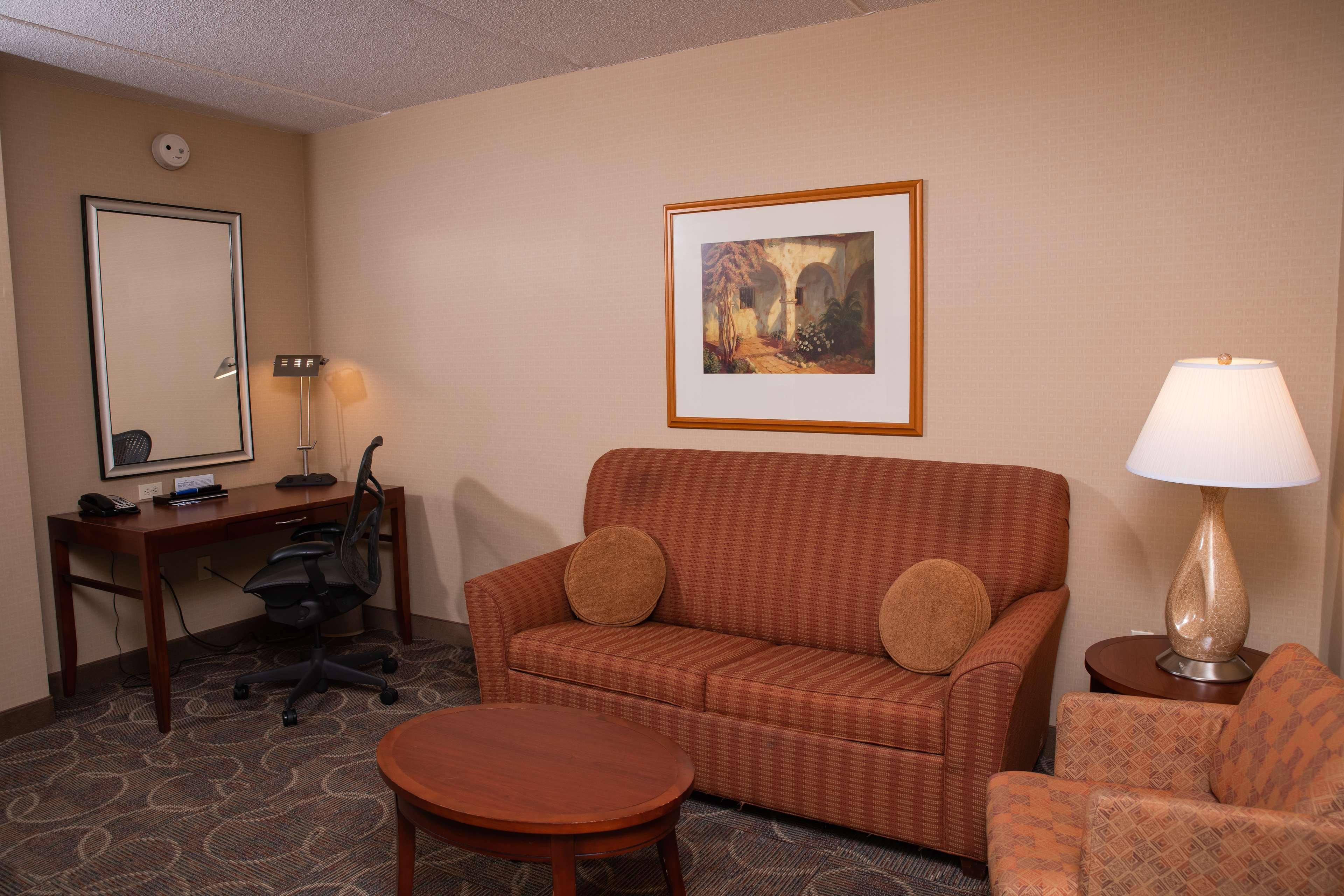 Hilton Garden Inn Erie Bagian luar foto