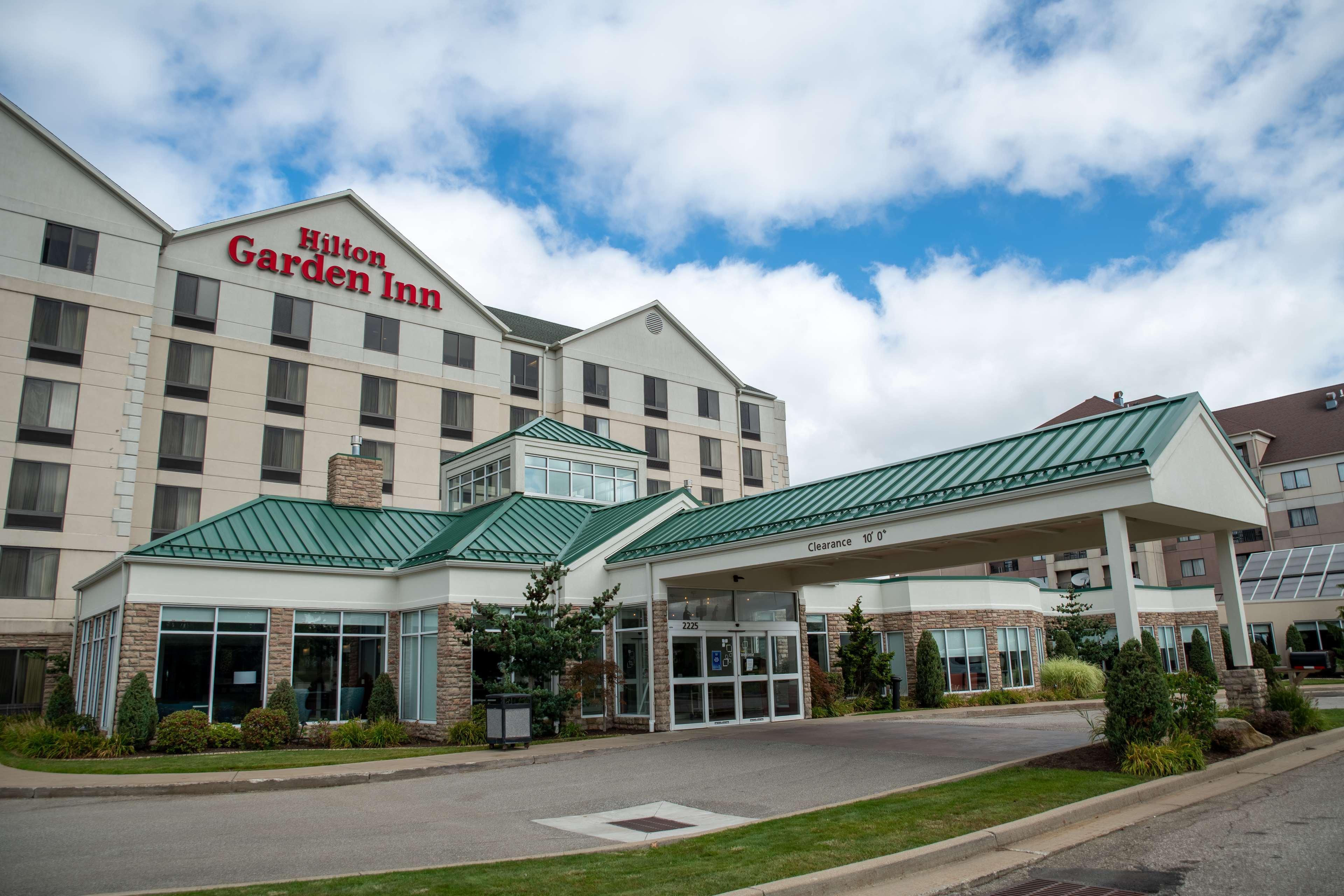 Hilton Garden Inn Erie Bagian luar foto