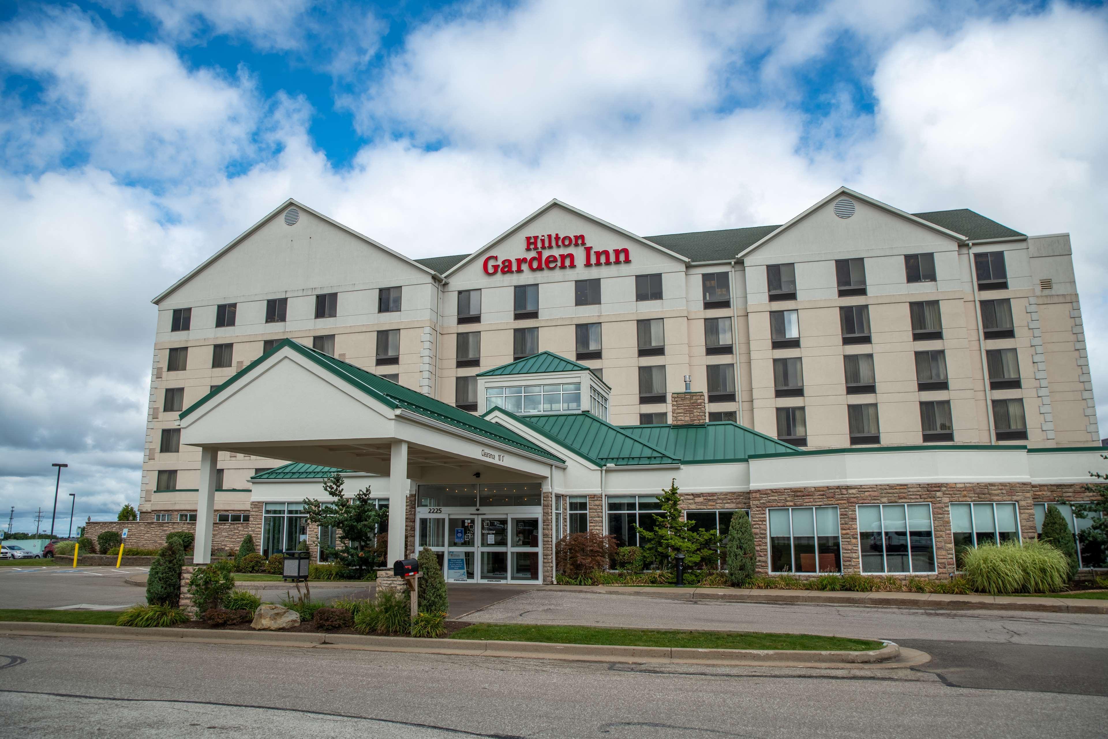 Hilton Garden Inn Erie Bagian luar foto