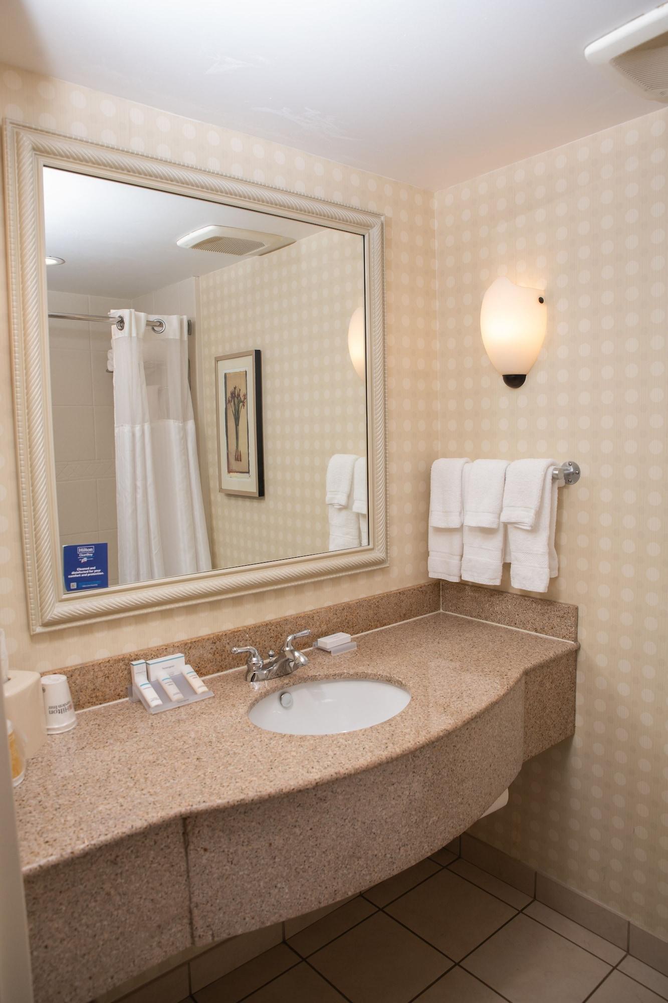 Hilton Garden Inn Erie Bagian luar foto